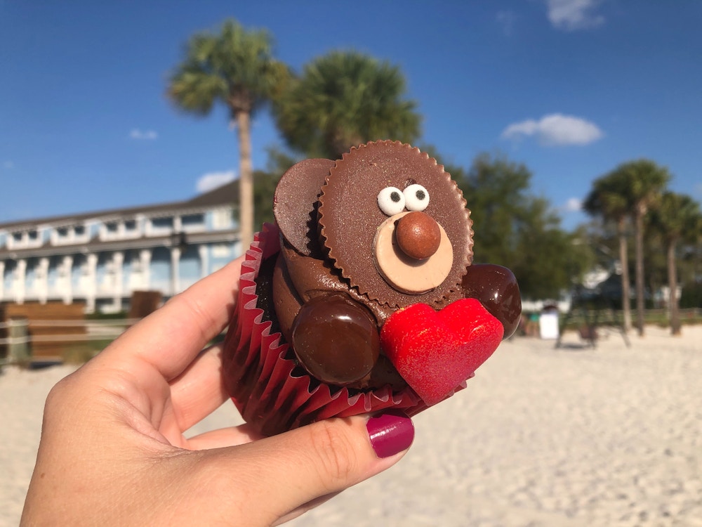 bear cupcake valentines day 2020 disneys beach club resort 11.jpg?auto=compress%2Cformat&fit=scale&h=750&ixlib=php 1.2