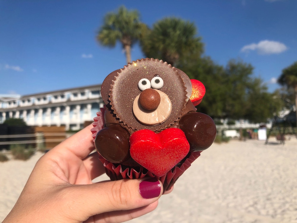 bear cupcake valentines day 2020 disneys beach club resort 12.jpg?auto=compress%2Cformat&fit=scale&h=750&ixlib=php 1.2