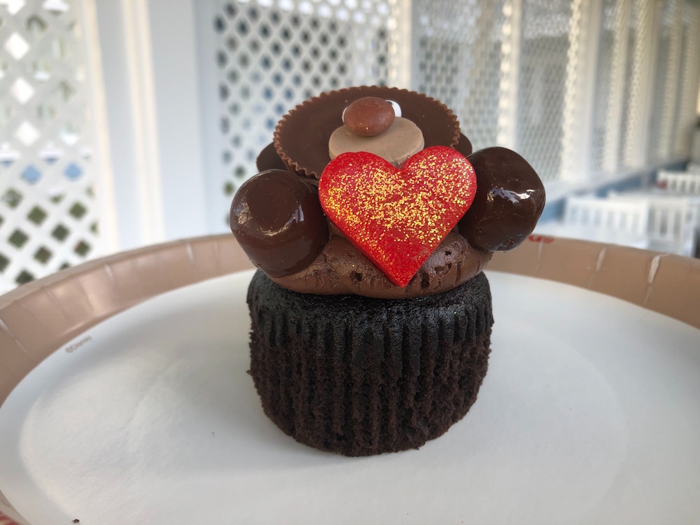 bear cupcake valentines day 2020 disneys beach club resort 16.jpg?auto=compress%2Cformat&fit=scale&h=750&ixlib=php 1.2