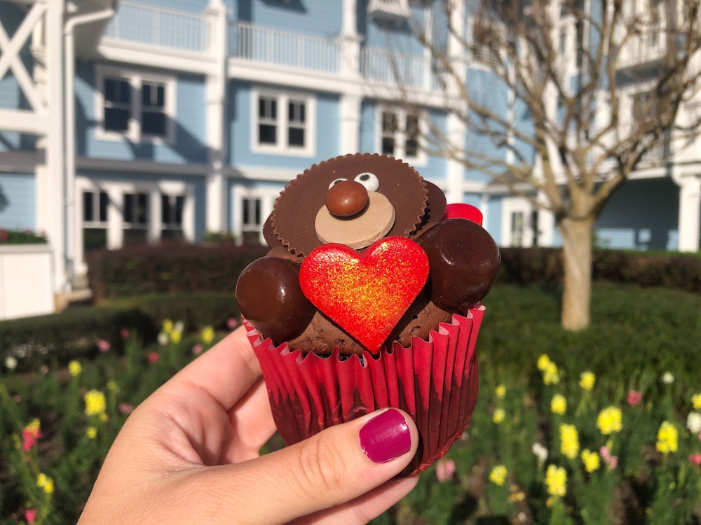 bear cupcake valentines day 2020 disneys beach club resort 2.jpg?auto=compress%2Cformat&fit=scale&h=750&ixlib=php 1.2