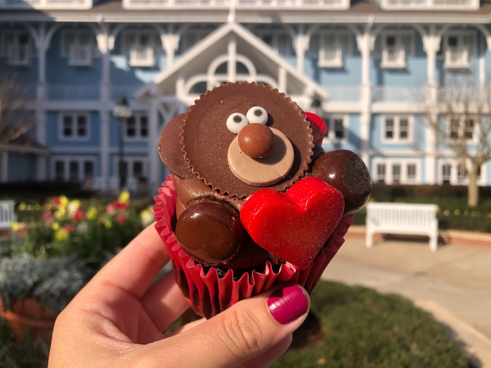 bear cupcake valentines day 2020 disneys beach club resort 5.jpg?auto=compress%2Cformat&fit=scale&h=750&ixlib=php 1.2