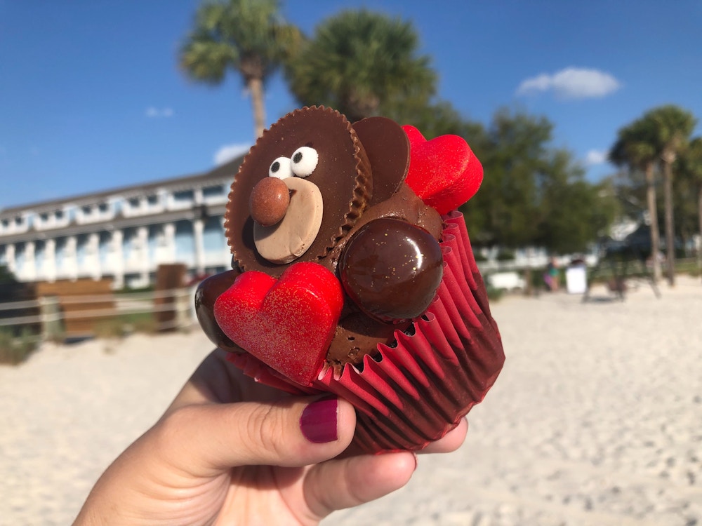 bear cupcake valentines day 2020 disneys beach club resort 9.jpg?auto=compress%2Cformat&fit=scale&h=750&ixlib=php 1.2