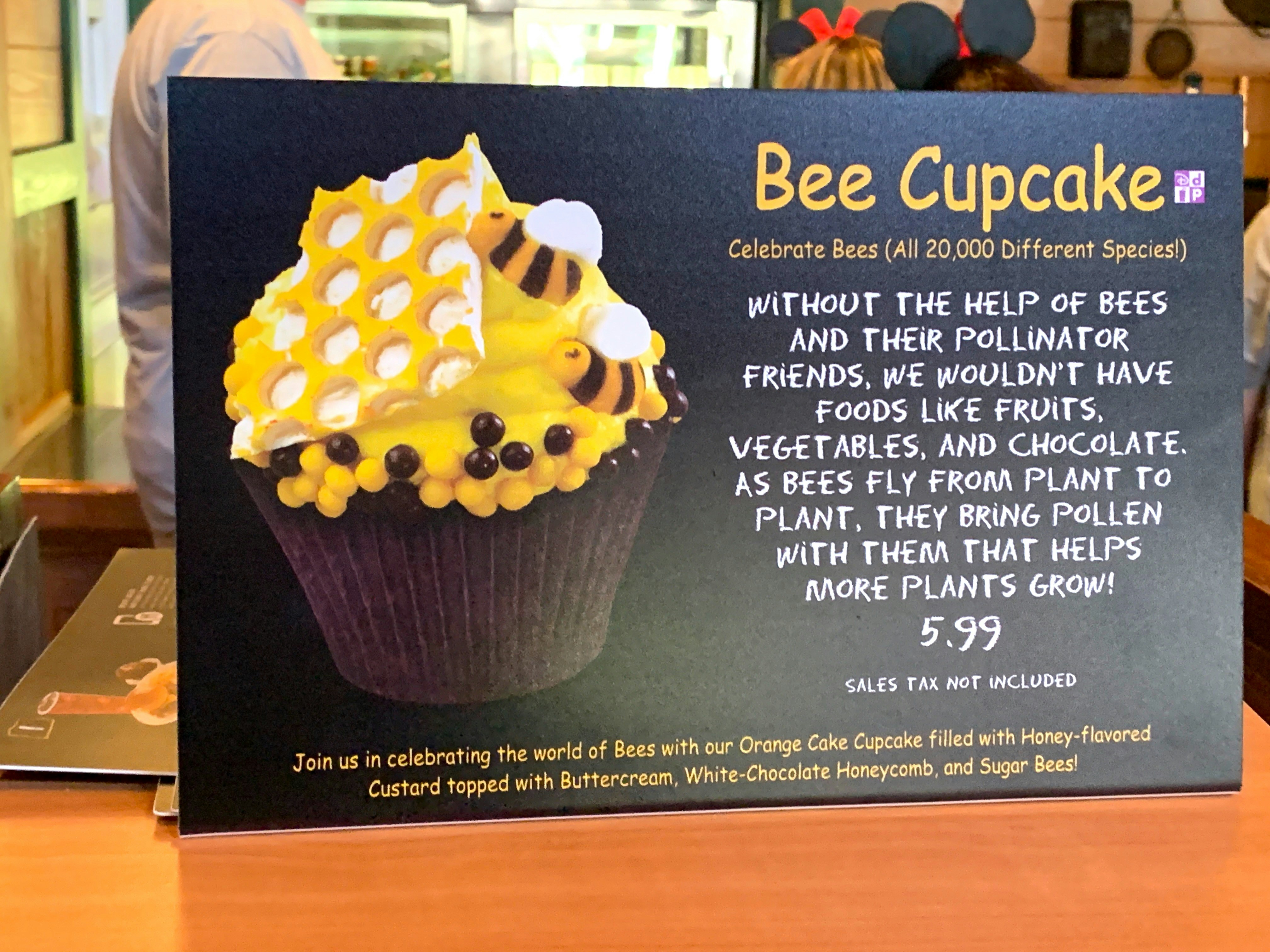 bee cupcake DAK 1.jpeg?auto=compress%2Cformat&ixlib=php 1.2