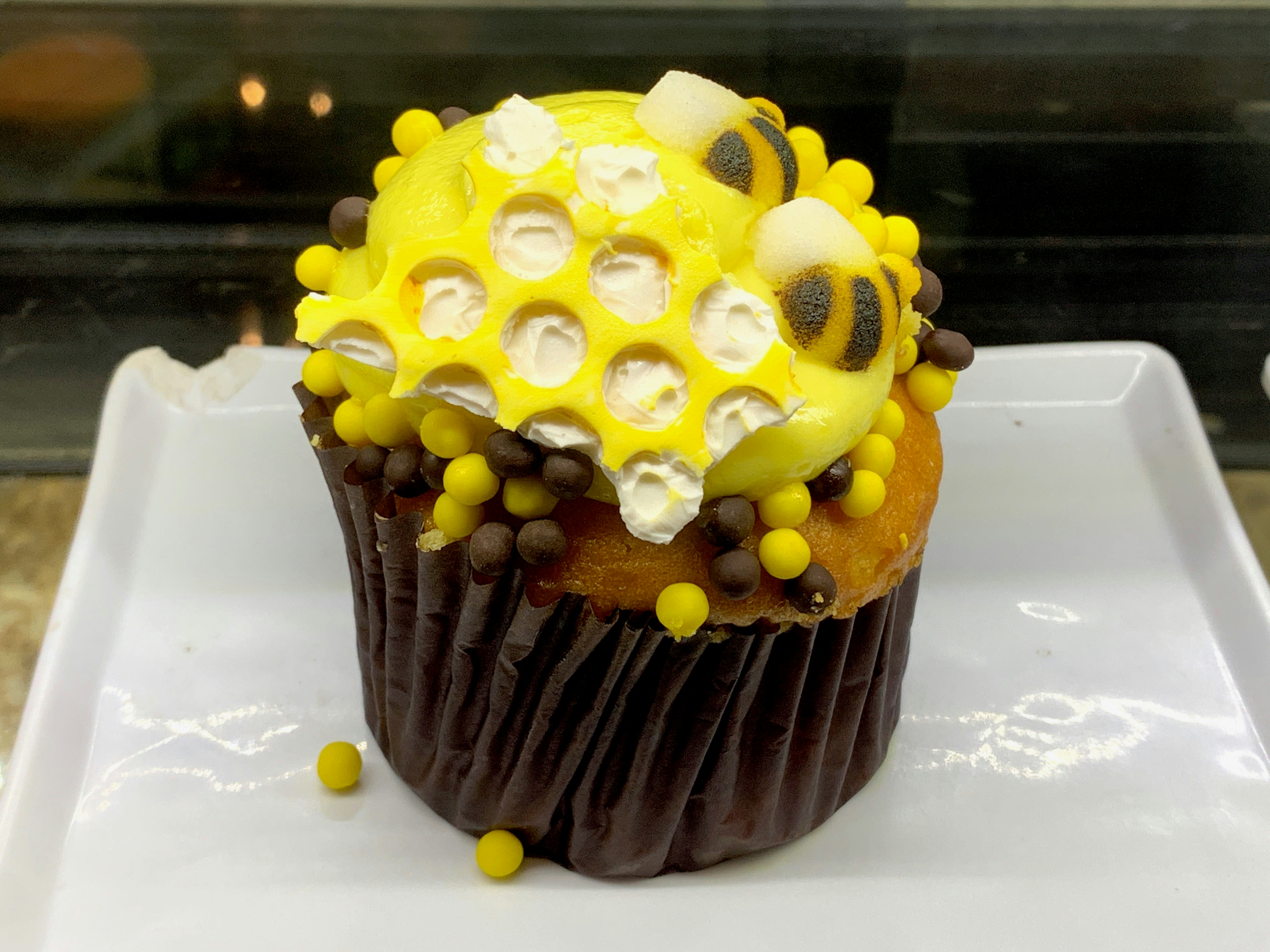 REVIEW: Delicious Orange-Honey Bee Cupcake Returns to Disney's Animal Kingdom 16 bee cupcake DAK 29.jpeg?auto=compress%2Cformat&ixlib=php 1.2