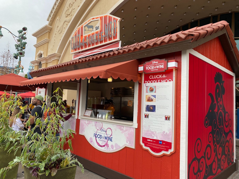 Review Ranch Buffalo Wings Tenderloin Sliders And Chocolate Hazelnut Crunch At Cluck A Doodle Moo For The 2020 Disney California Adventure Food Wine Festival Wdw News Today