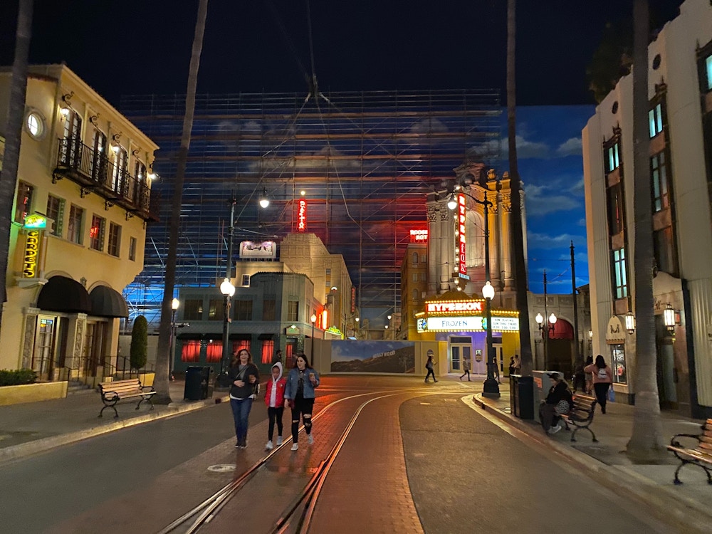 hollywood land sky painting february 2020 3.jpg?auto=compress%2Cformat&fit=scale&h=750&ixlib=php 1.2