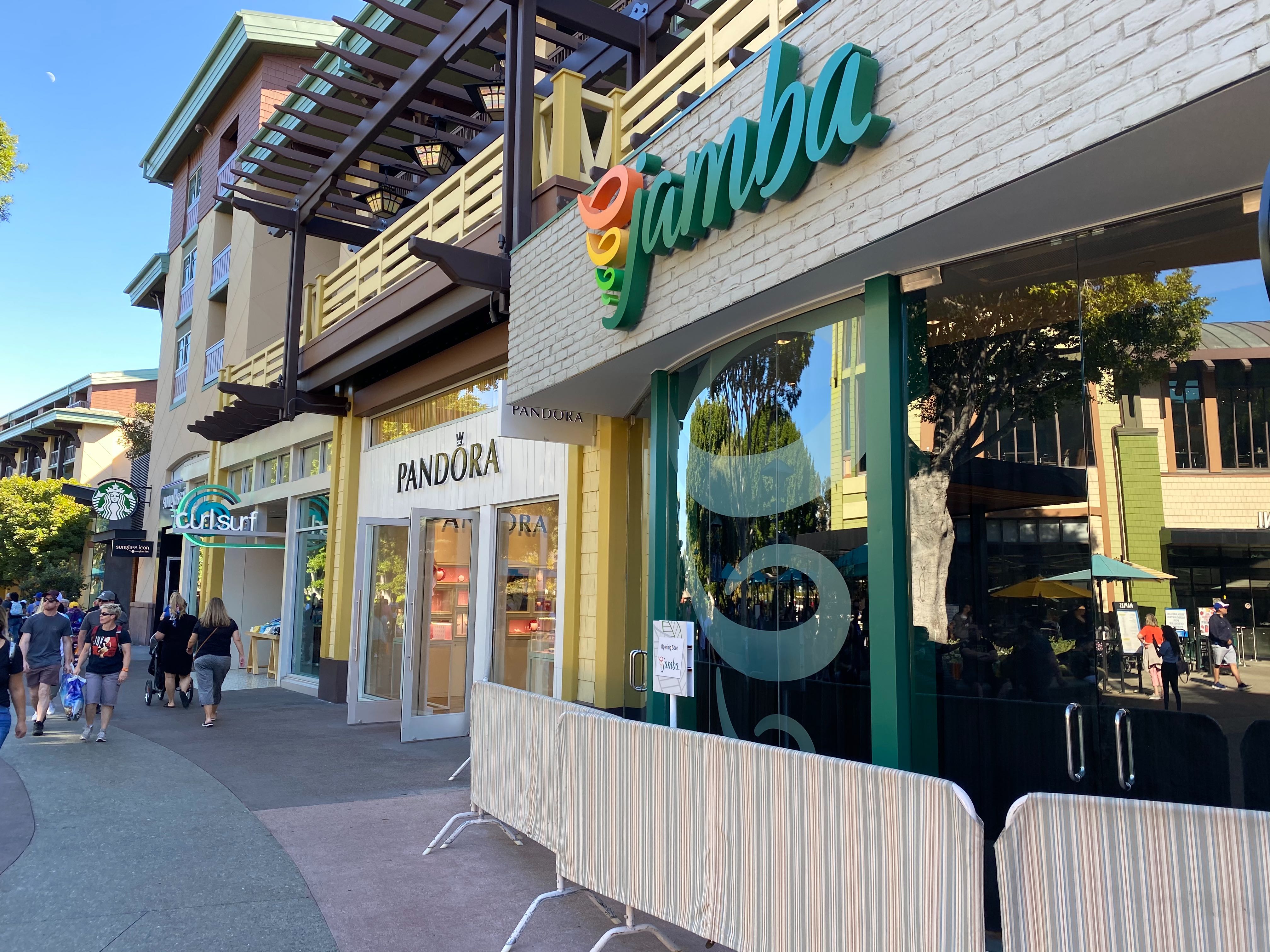 PHOTOS Jamba Juice Reveals New “Jamba” Logo After Remodeling; Opening