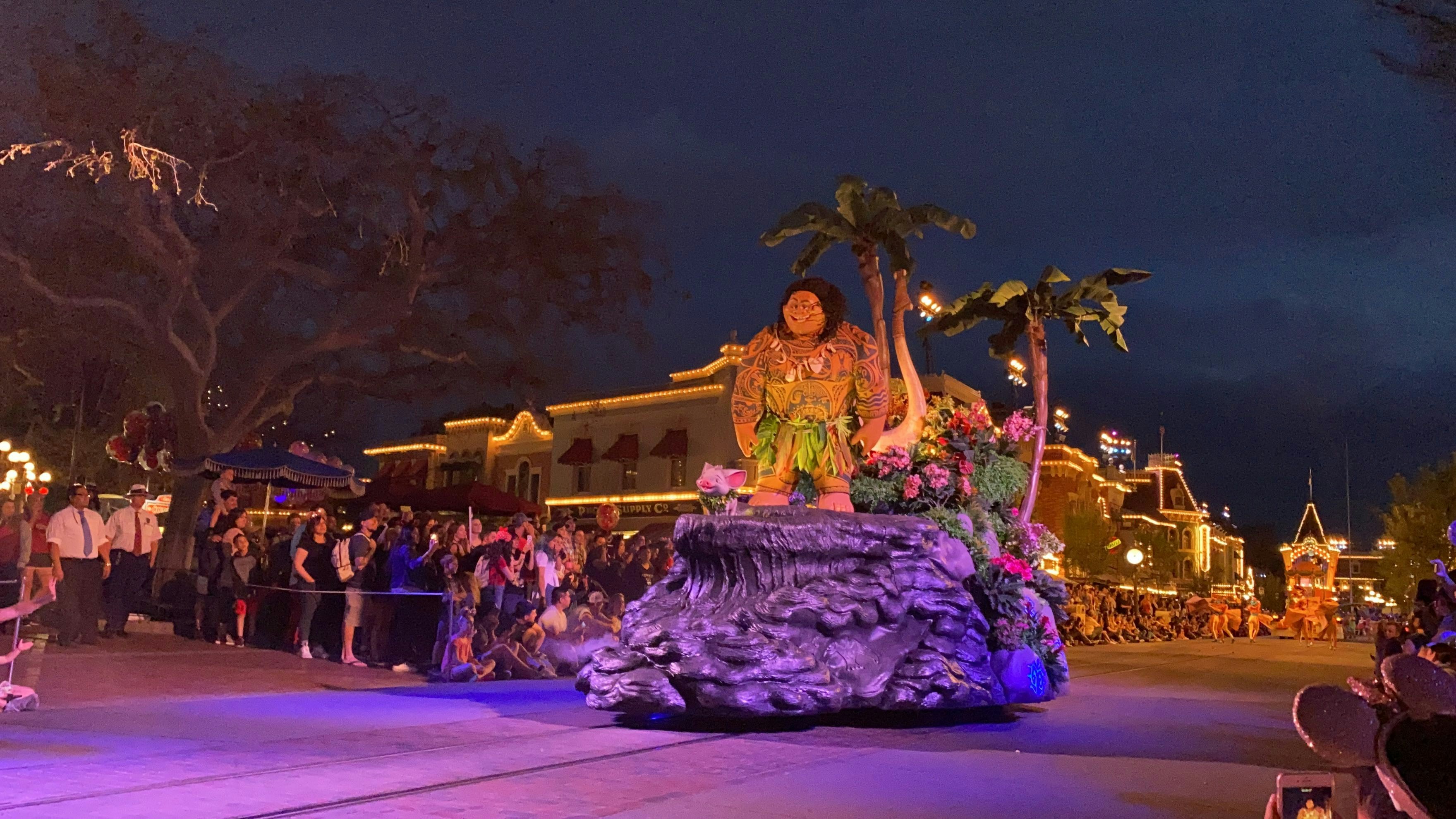 PHOTOS, VIDEO New "Magic Happens" Parade Dazzles After Dark with