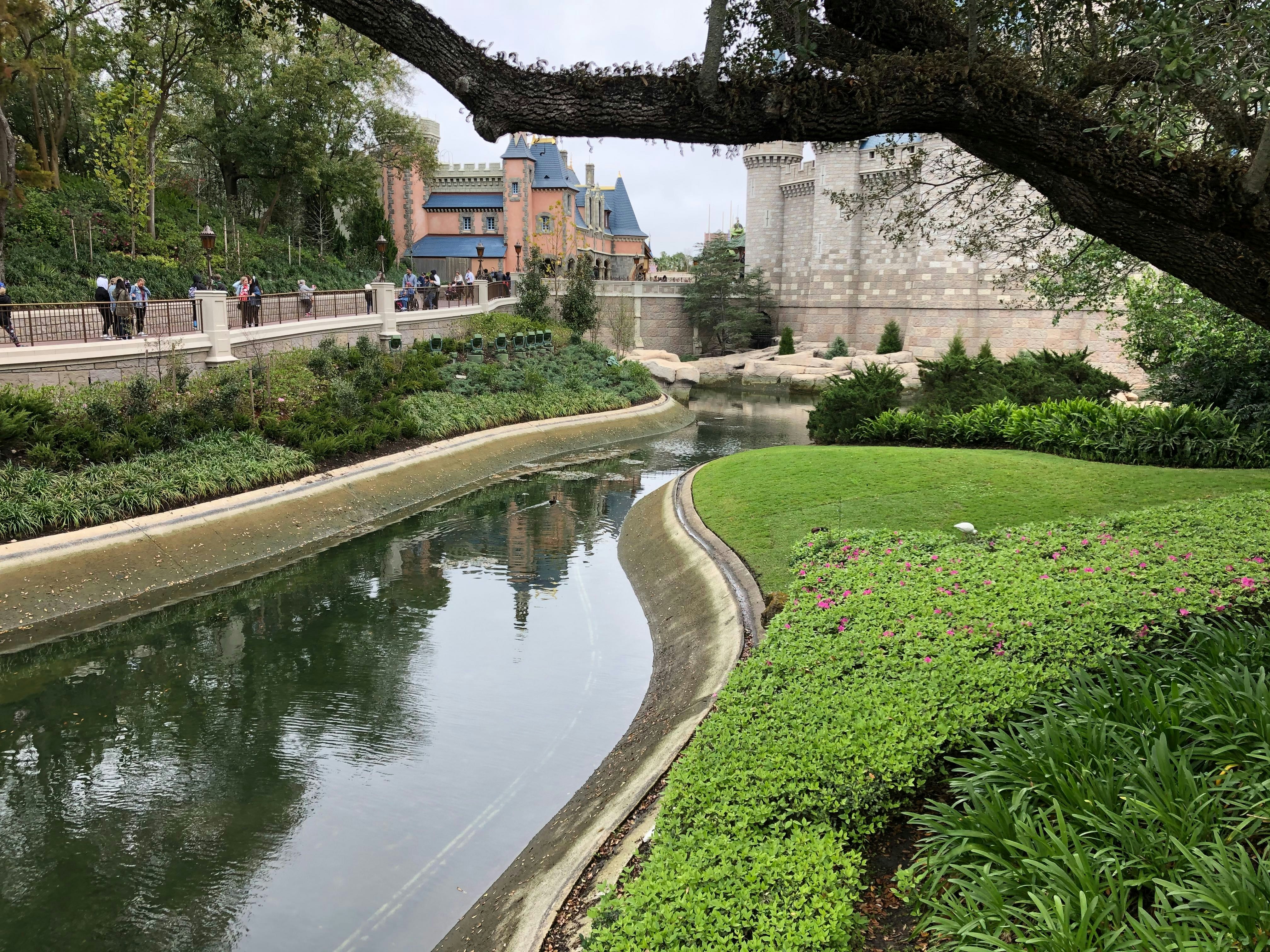 magic kingdom moat drain 22120 2.jpg?auto=compress%2Cformat&ixlib=php 1.2