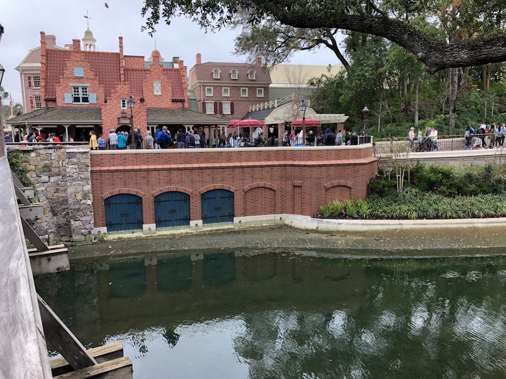 magic kingdom moat drain 22120 3.jpg?auto=compress%2Cformat&fit=scale&h=750&ixlib=php 1.2