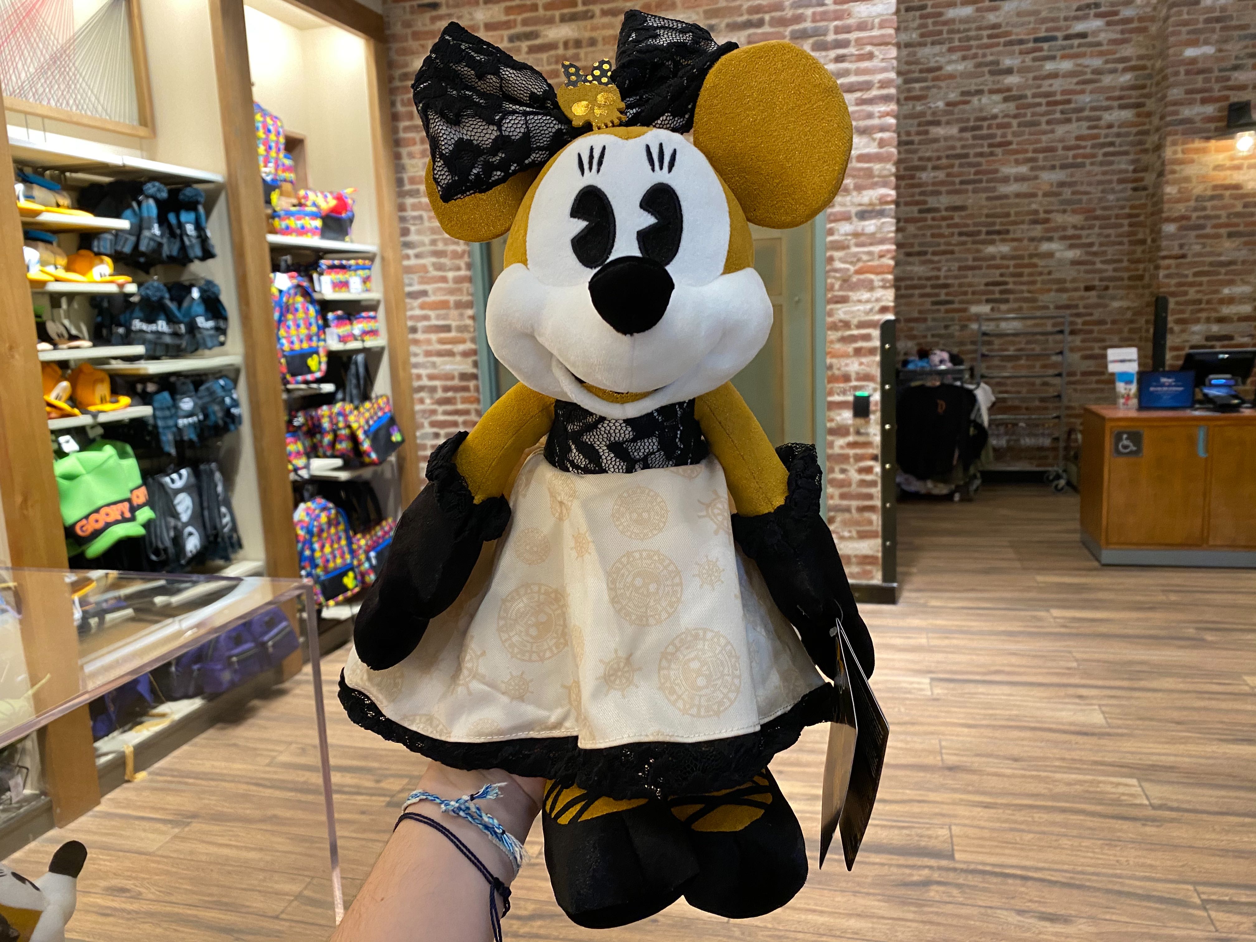 minnie main attraction February pirates disneyland