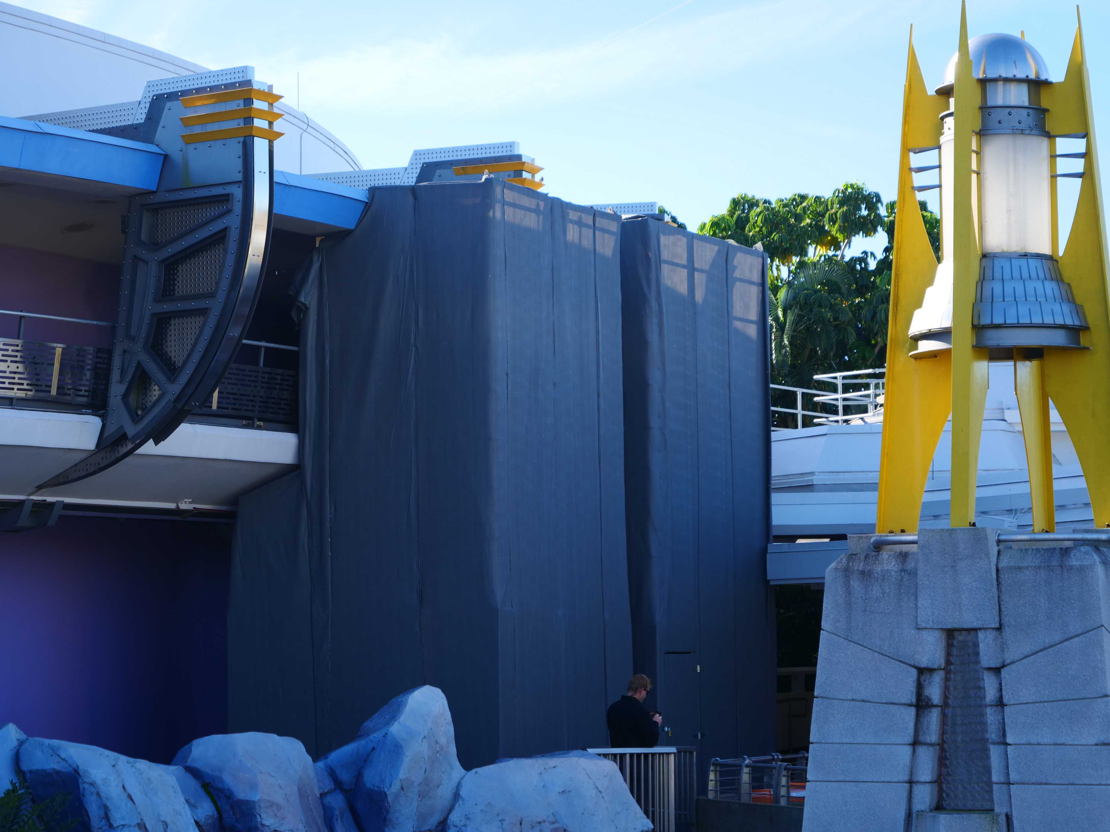 tomorrowland-construction-vertical-supports-02-08-2020-2.jpg