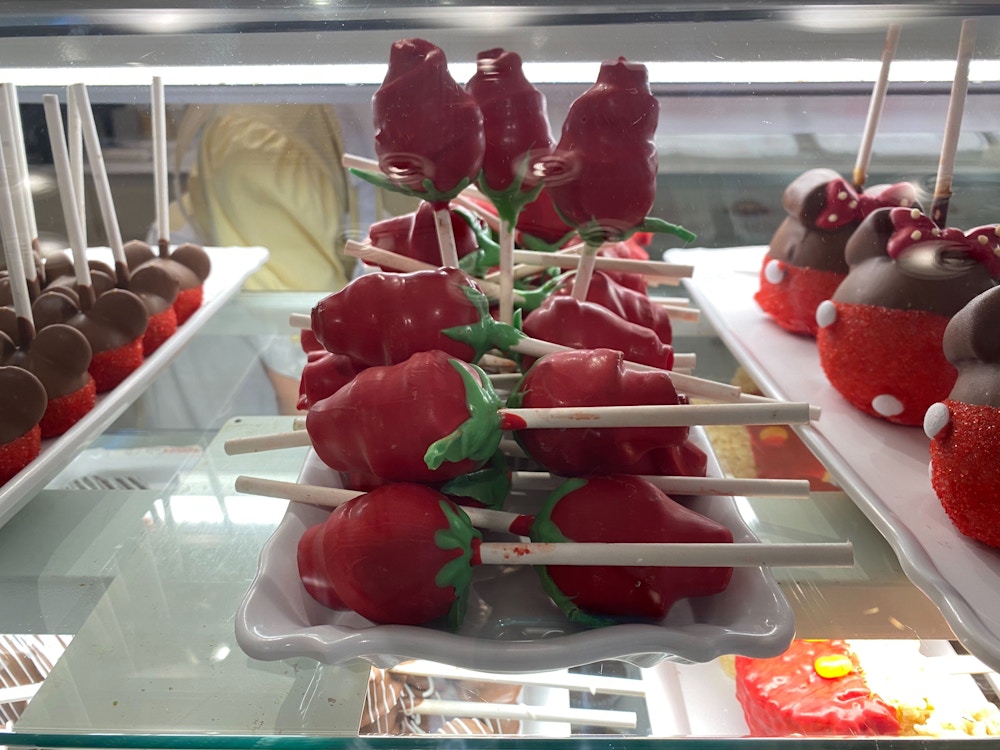 valentines day cake pop magic kingdom