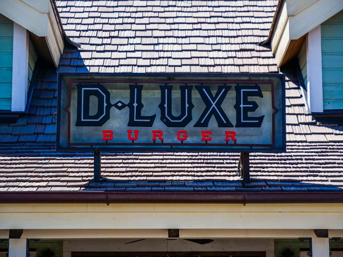 D-Luxe Burger Sign