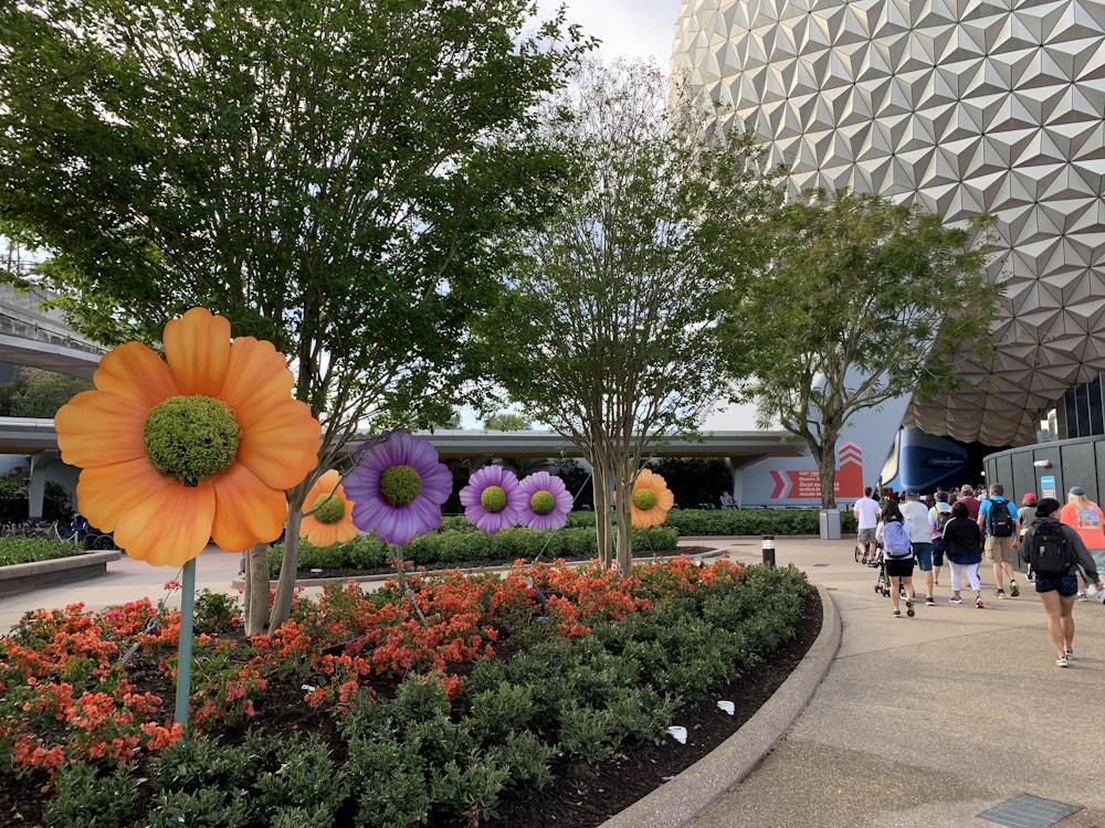 02 030320 EPCOT Flower Entrance.jpg?auto=compress%2Cformat&fit=scale&h=750&ixlib=php 1.2