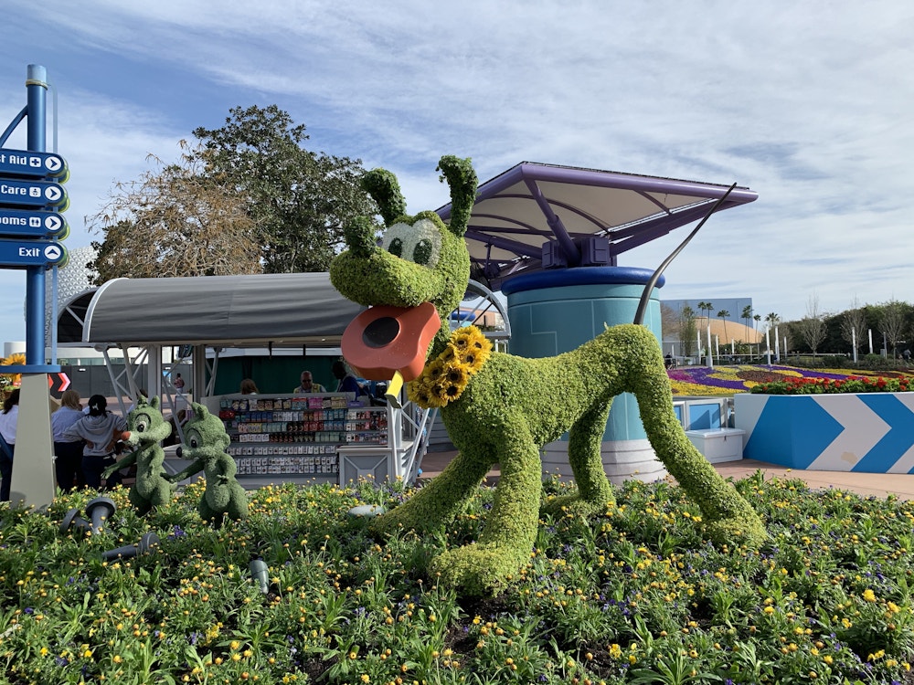 08 030320 EPCOT Pluto Topiary.jpeg?auto=compress%2Cformat&fit=scale&h=750&ixlib=php 1.2