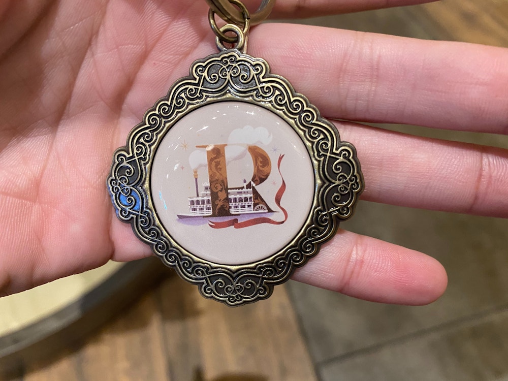 ABCDisney Keychains R Riverboat Mark Twain Liberty Belle 1.jpg?auto=compress%2Cformat&fit=scale&h=750&ixlib=php 1.2