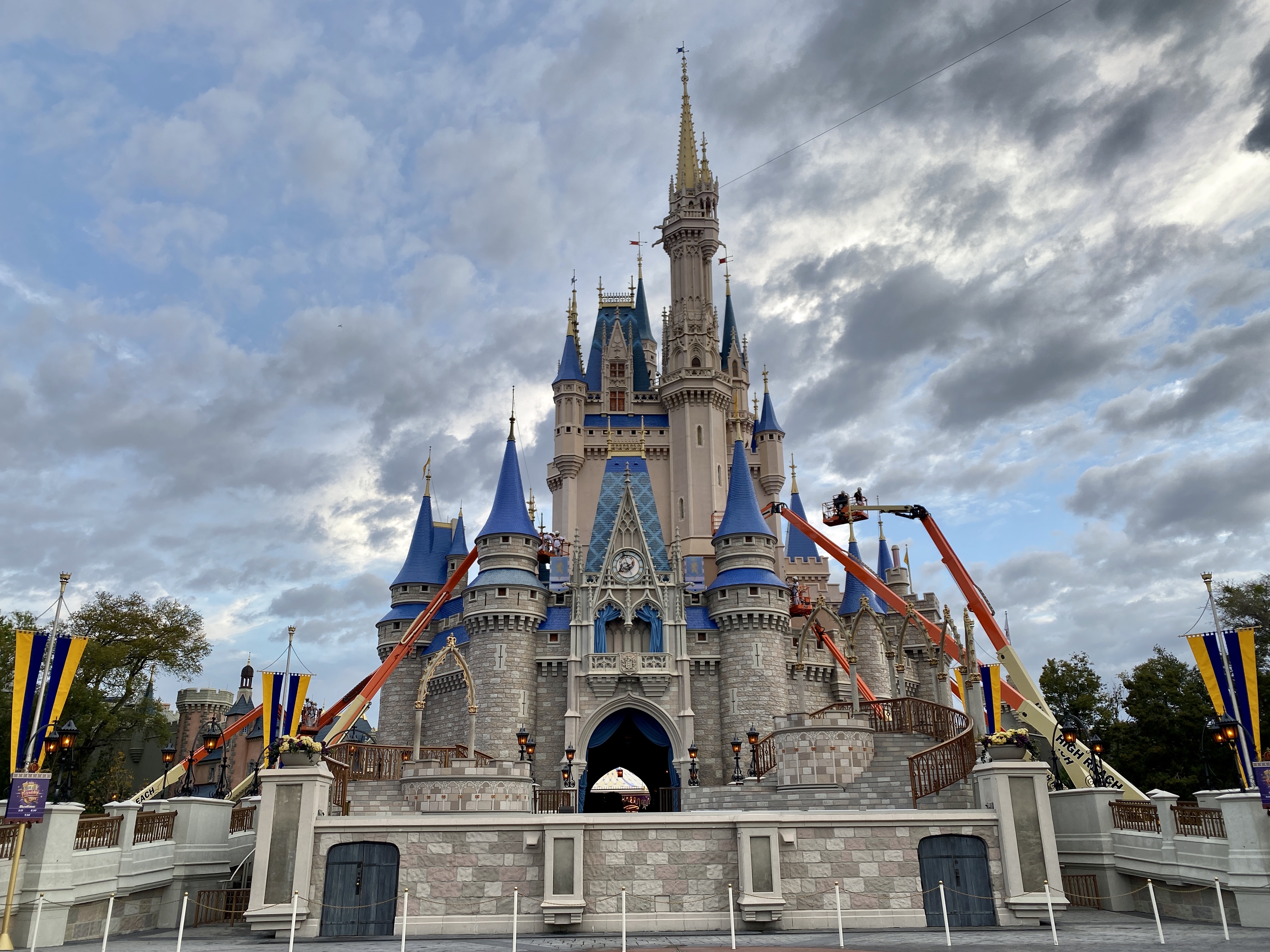 Castle cranes