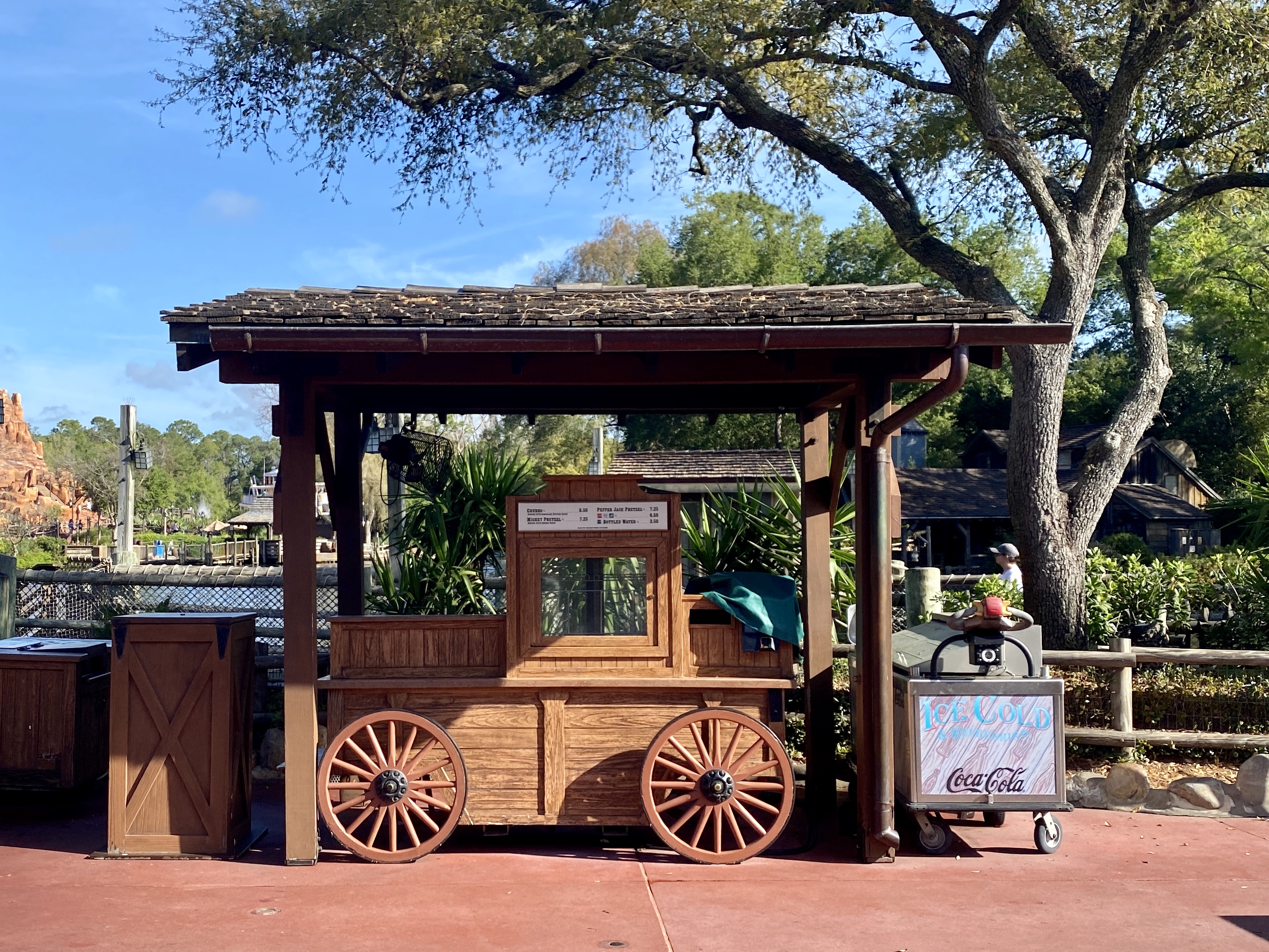 Closed pretzel cart