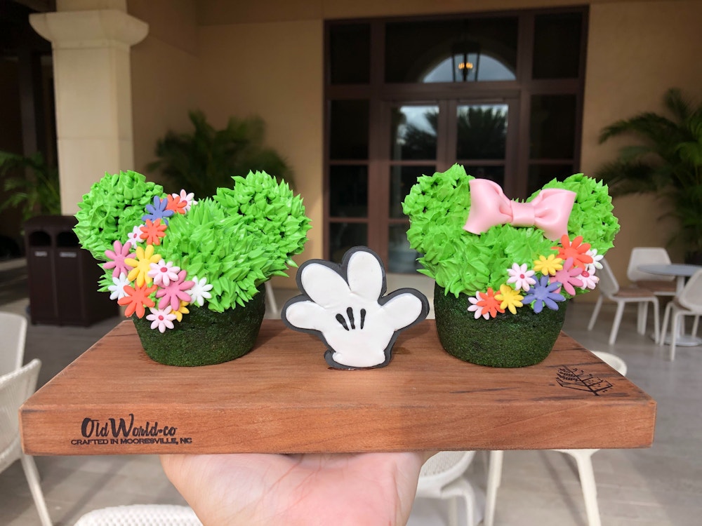 Four Seasons Orlando Mickey Minnie Topiary Cupcake Review March112020 11.jpg?auto=compress%2Cformat&fit=scale&h=750&ixlib=php 1.2