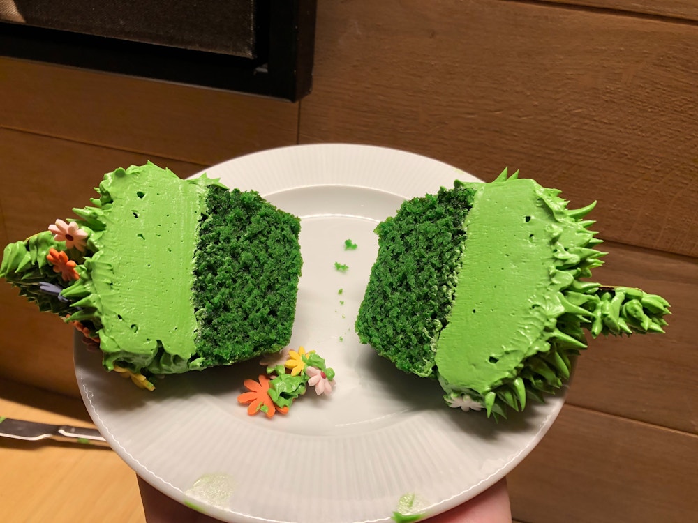Four Seasons Orlando Mickey Minnie Topiary Cupcake Review March112020 17.jpg?auto=compress%2Cformat&fit=scale&h=750&ixlib=php 1.2
