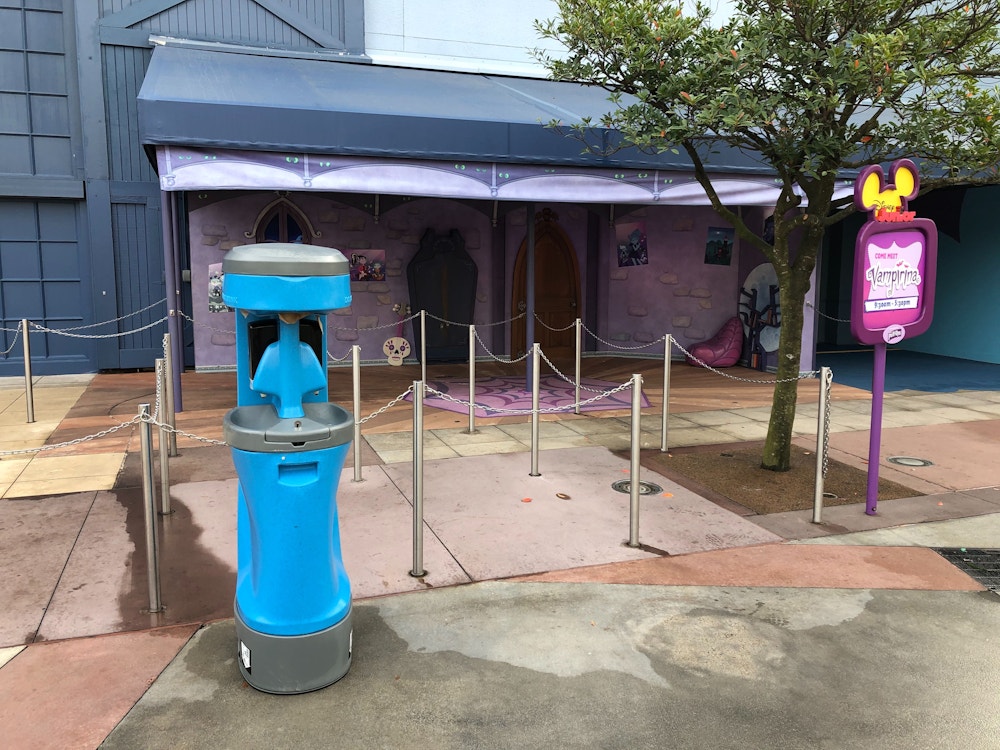 Hand washing Hollywood Studios10.jpg?auto=compress%2Cformat&fit=scale&h=750&ixlib=php 1.2