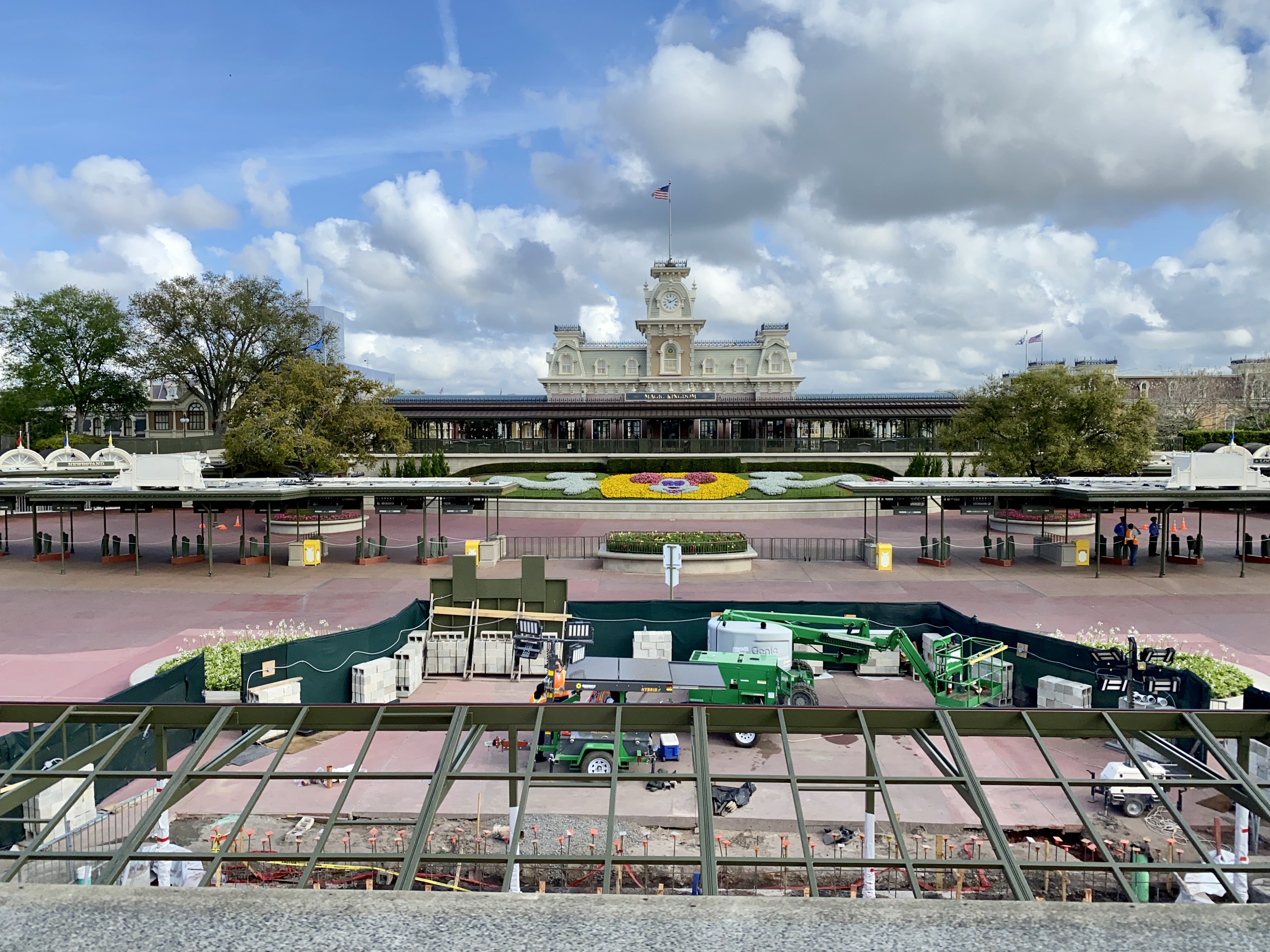 Magic kingdom empty gate
