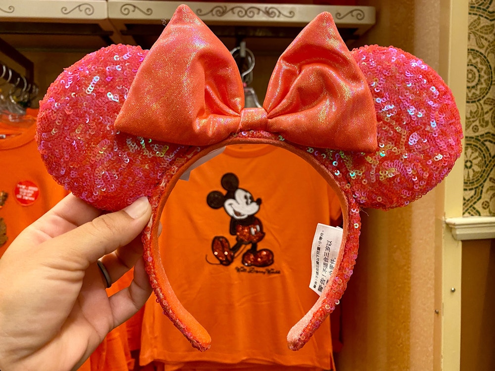 Minnie Mouse Ears1.jpg?auto=compress%2Cformat&fit=scale&h=750&ixlib=php 1.2