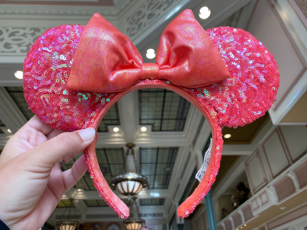 Minnie Mouse Ears5.jpg?auto=compress%2Cformat&fit=scale&h=750&ixlib=php 1.2