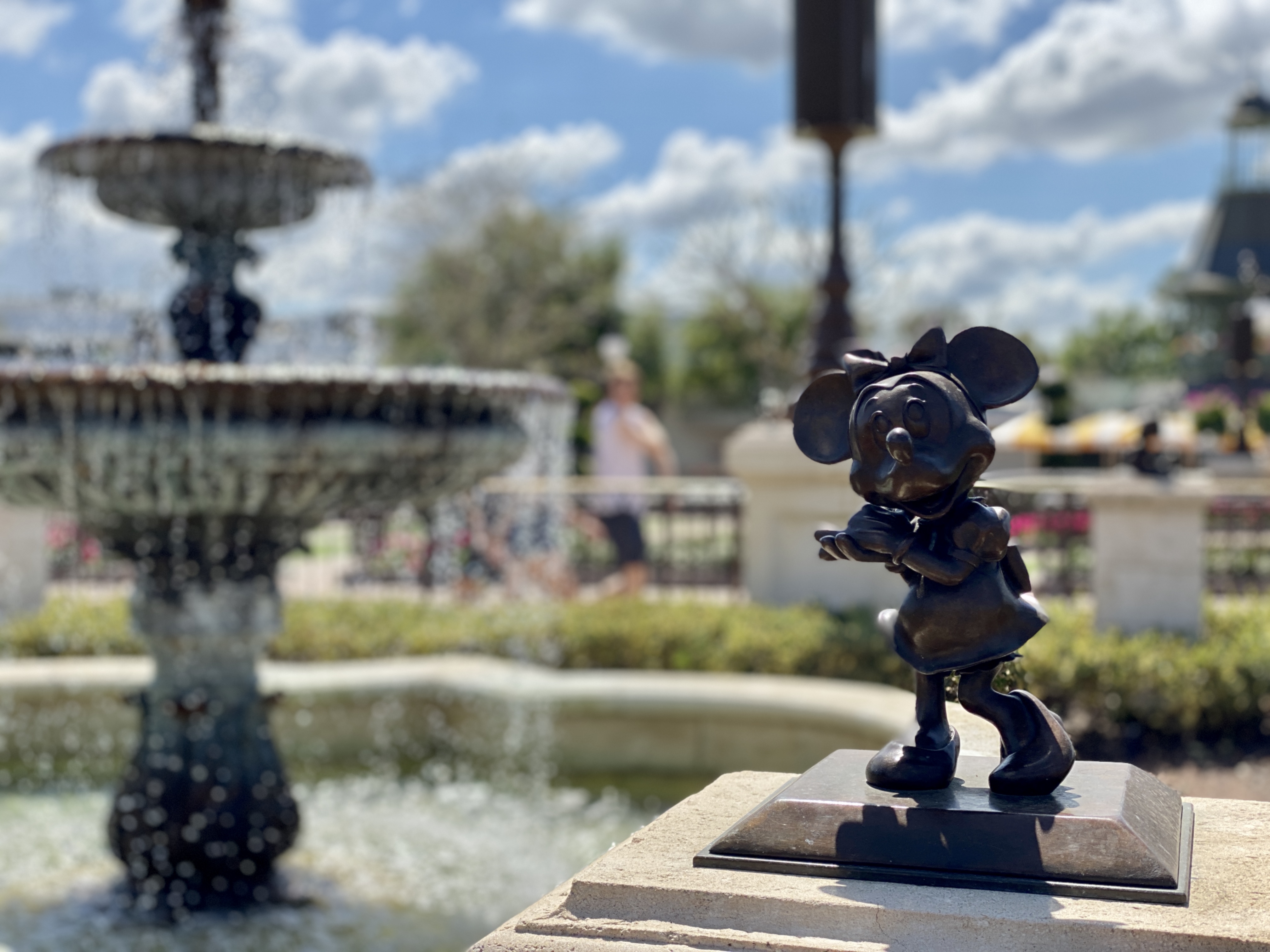 Minnie Mouse bronze magic kingdom
