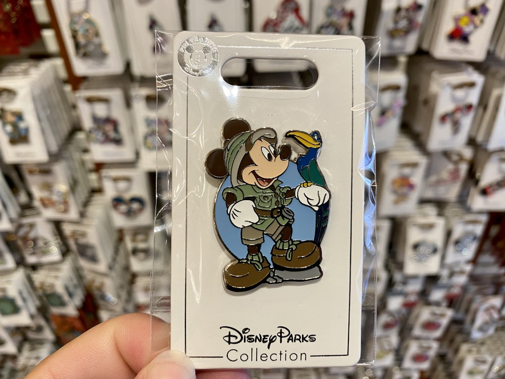 Safari mickey pin