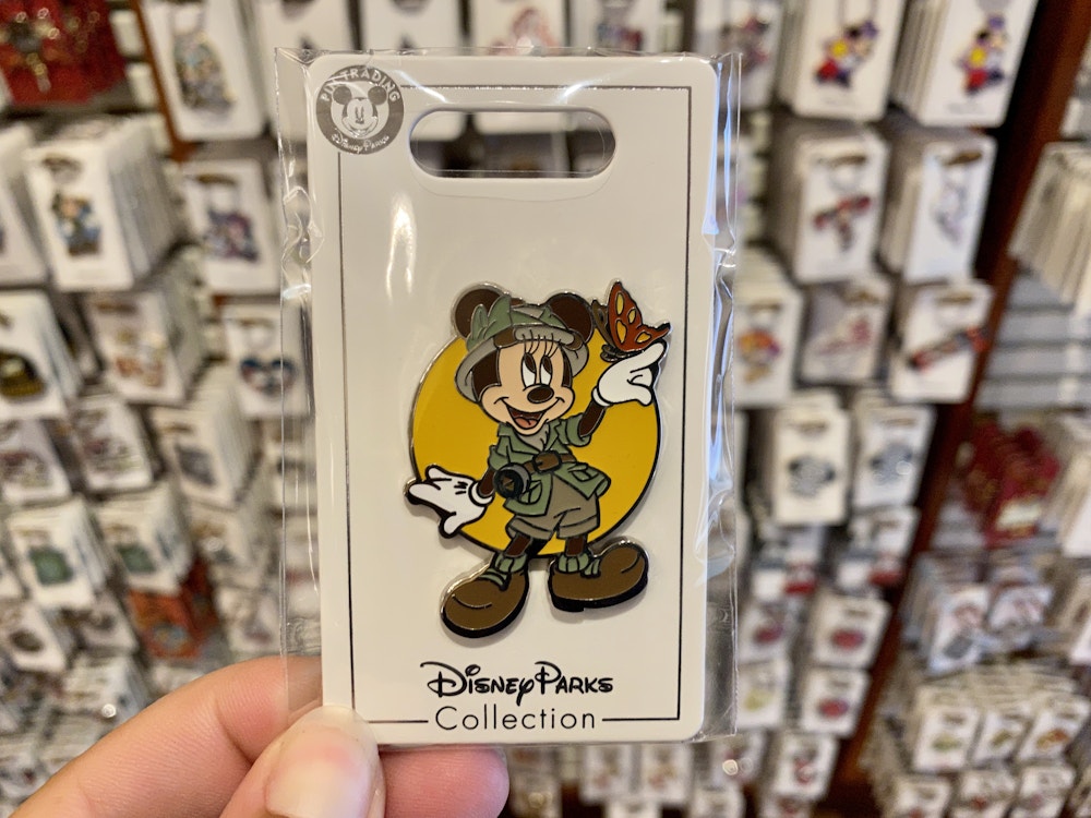 Safari Minnie Mouse pin