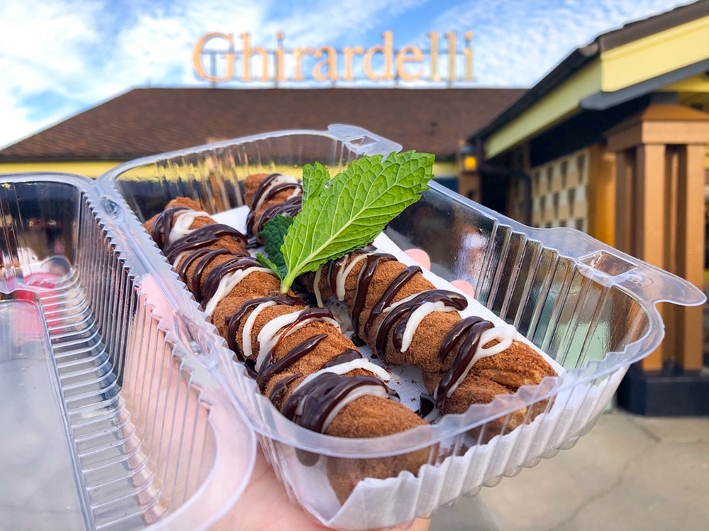 UP82iTJA thin mint churro disney springs seasonal spring flavor 3.jpg?auto=compress%2Cformat&ixlib=php 1.2