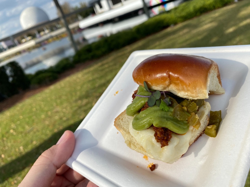 choriqueso torta jardin de fiestas 2020 epcot international flower garden festival 7.jpg?auto=compress%2Cformat&fit=scale&h=750&ixlib=php 1.2