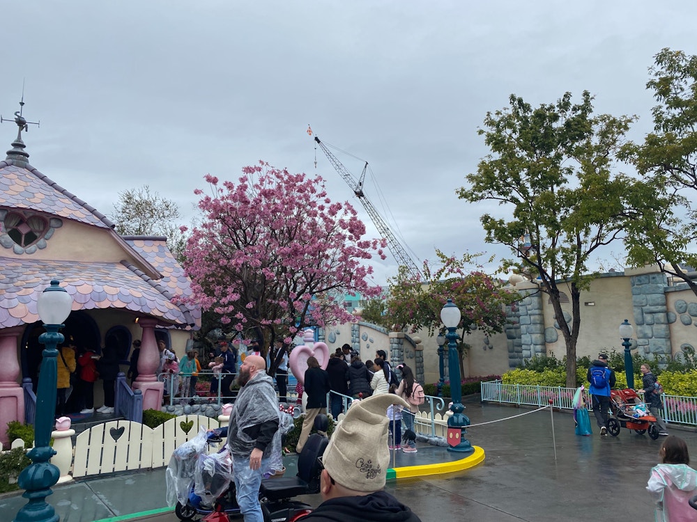 cranes construction mickeys toontown disneyland 4.jpg?auto=compress%2Cformat&fit=scale&h=750&ixlib=php 1.2