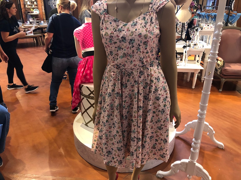 disney dress shop floral flower andgarden Minnie disneyspringscoop 1.jpg?auto=compress%2Cformat&fit=scale&h=750&ixlib=php 1.2