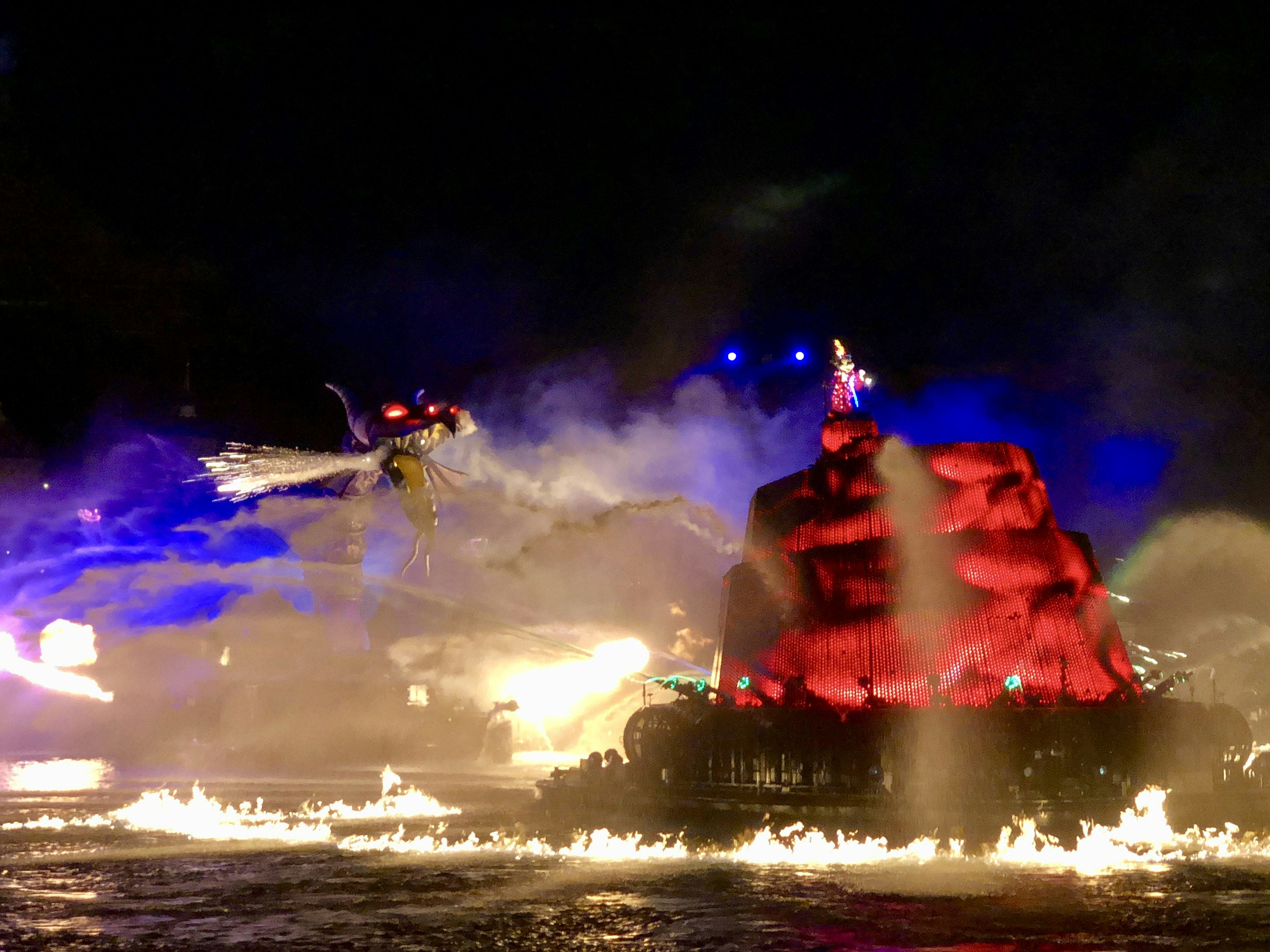 fantasmic tokyo disneysea final showing.jpeg?auto=compress%2Cformat&ixlib=php 1.2