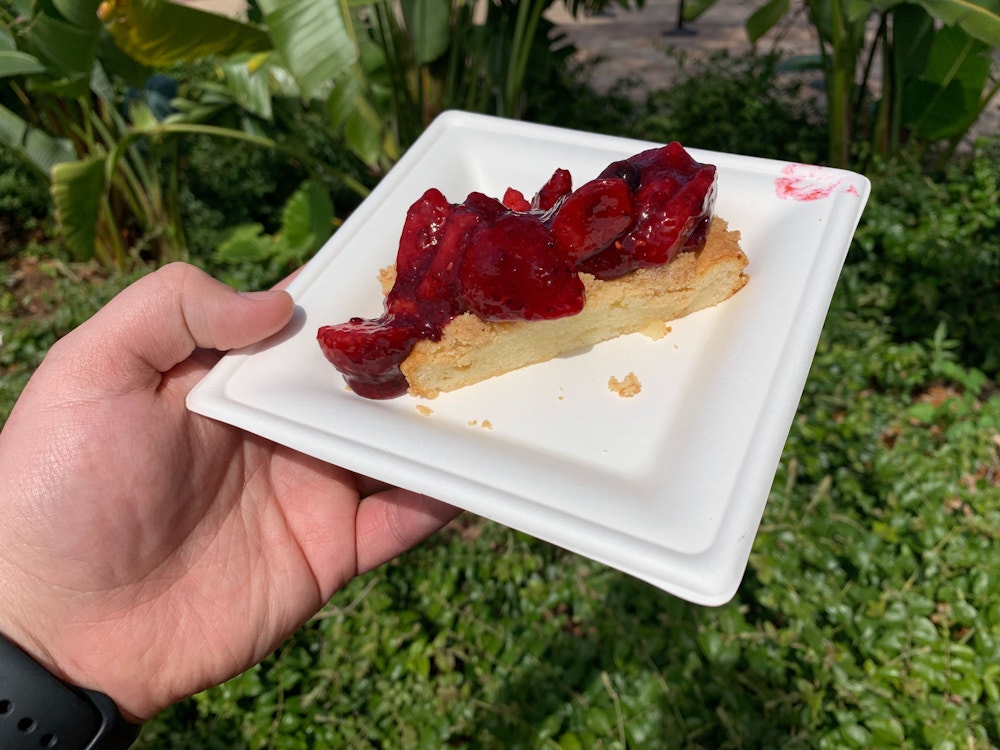 mixed berry cake pineapple promenade 2020 epcot international flower garden festival 1.jpg?auto=compress%2Cformat&fit=scale&h=750&ixlib=php 1.2