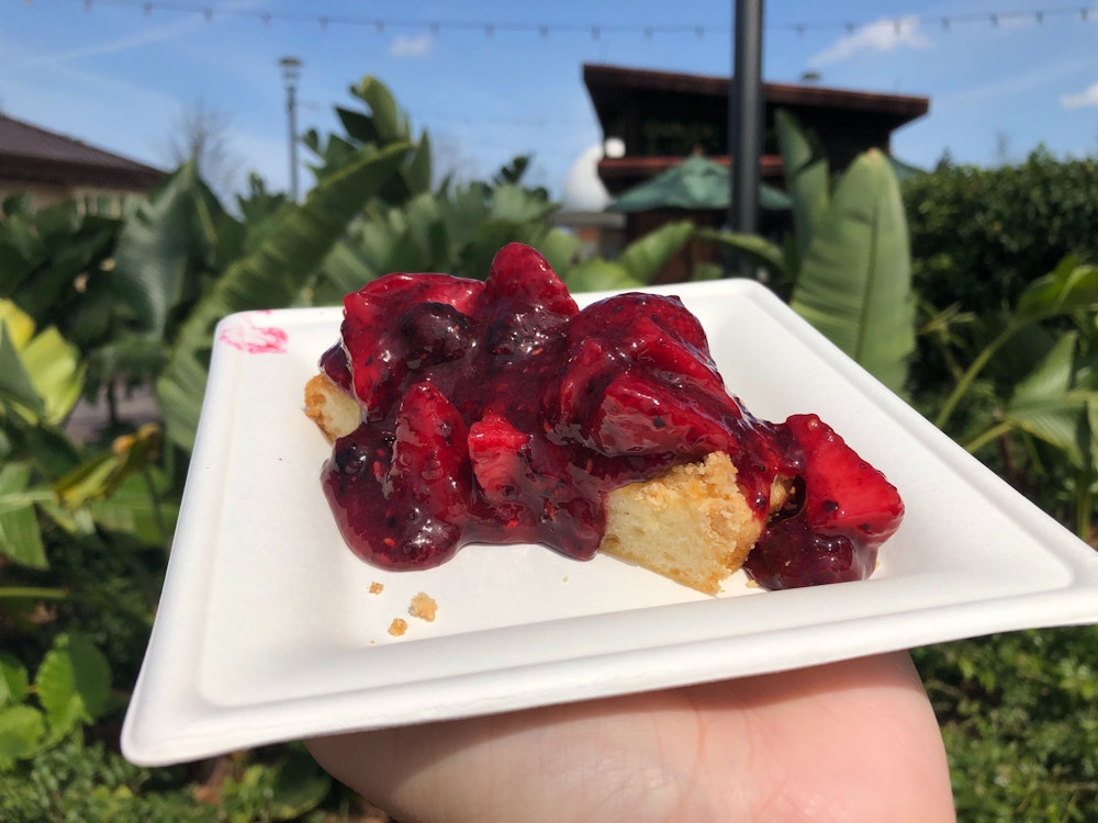 mixed berry cake pineapple promenade 2020 epcot international flower garden festival 9.jpg?auto=compress%2Cformat&fit=scale&h=750&ixlib=php 1.2