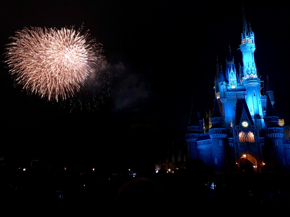 Tokyo Disneyland Fireworks.jpeg?auto=compress%2Cformat&fit=scale&h=750&ixlib=php 1.2