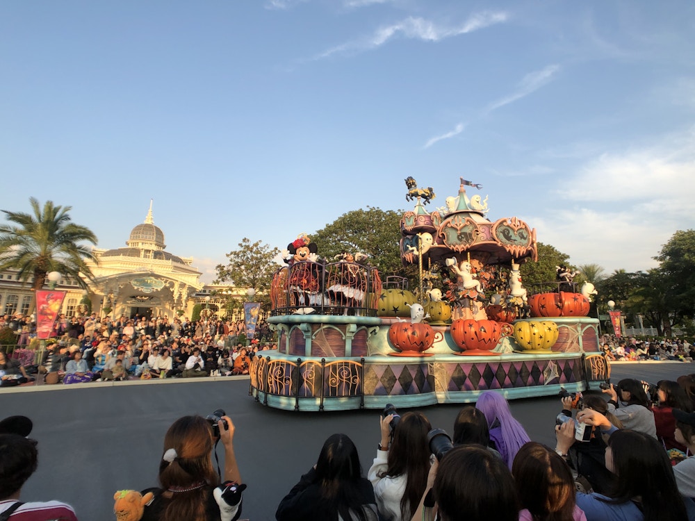 Tokyo Spooky Boo Parade Minnie.jpeg?auto=compress%2Cformat&fit=scale&h=750&ixlib=php 1.2